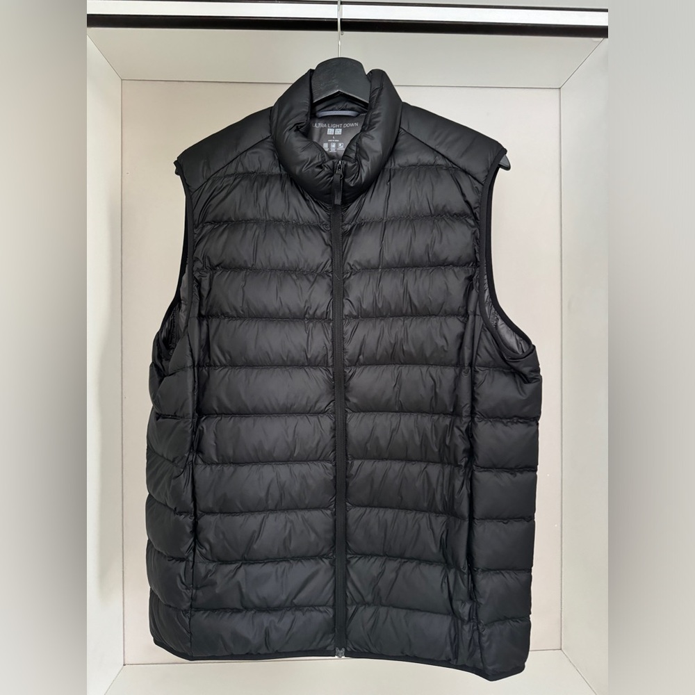 Uniqlo Ultra Light Down Vest (Narrow Quilt) - Black - Large